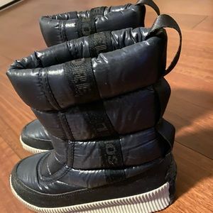 Boots Sorel
Women's Out N About Mid Puffy Boots